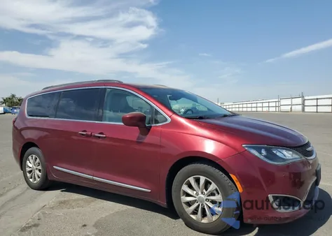 2017 Chrysler Pacifica Touring L z USA, uszkodzony, nr VIN 2C4RC1BG6HR621100